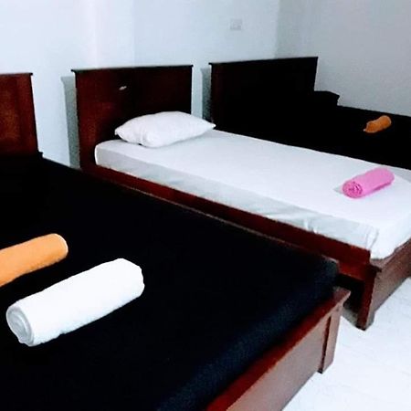 Black And White Kandy Guest House 02 Deiyannewela Ngoại thất bức ảnh