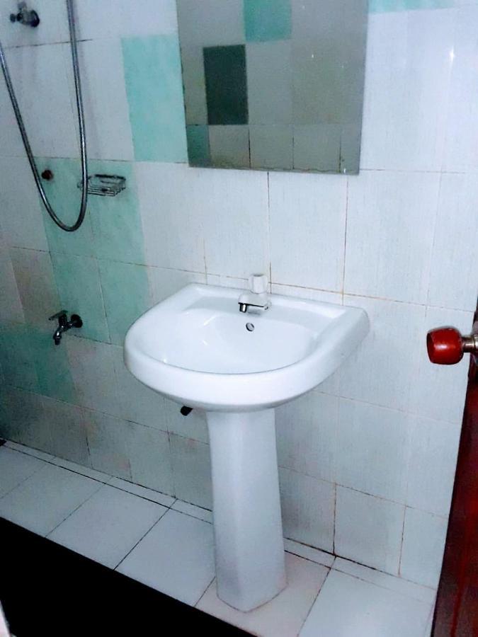 Black And White Kandy Guest House 02 Deiyannewela Ngoại thất bức ảnh