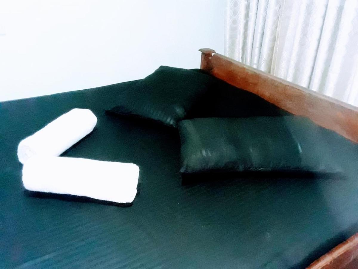 Black And White Kandy Guest House 02 Deiyannewela Ngoại thất bức ảnh