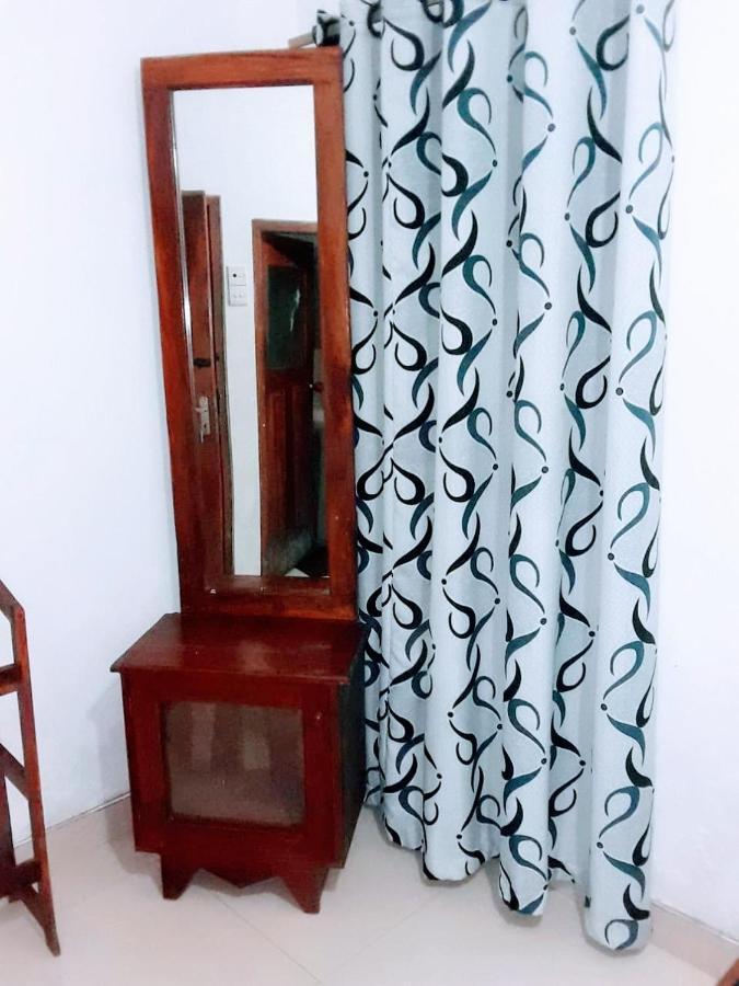 Black And White Kandy Guest House 02 Deiyannewela Ngoại thất bức ảnh