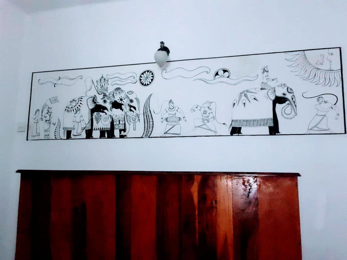 Black And White Kandy Guest House 02 Deiyannewela Ngoại thất bức ảnh