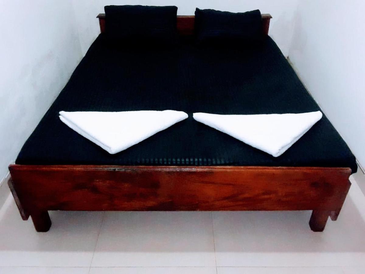 Black And White Kandy Guest House 02 Deiyannewela Ngoại thất bức ảnh