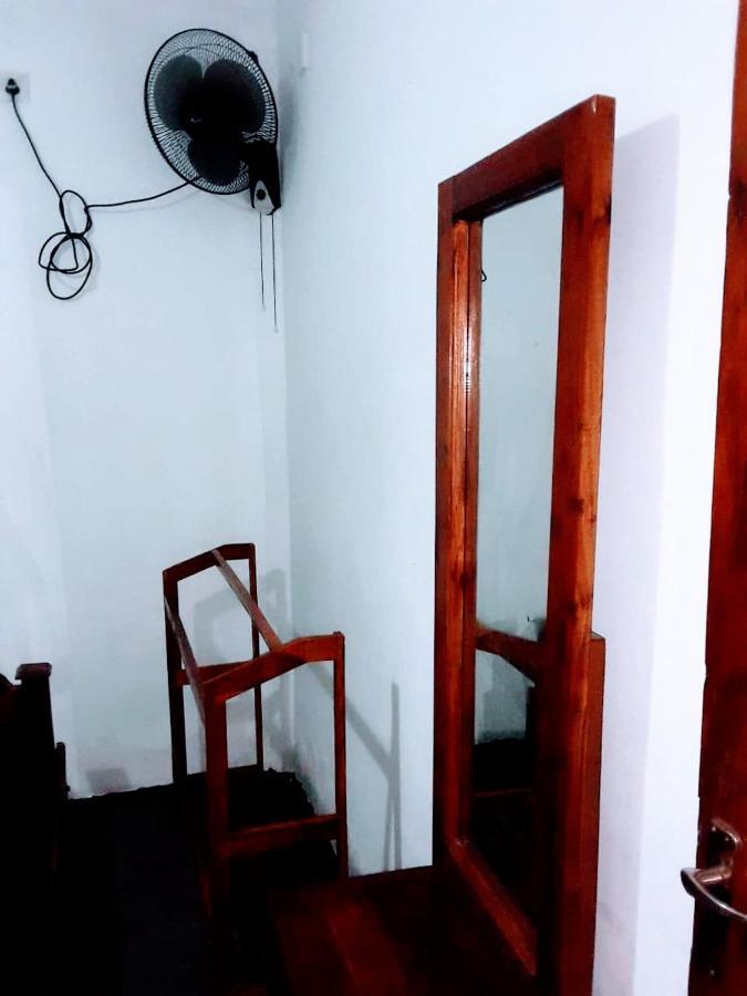 Black And White Kandy Guest House 02 Deiyannewela Ngoại thất bức ảnh