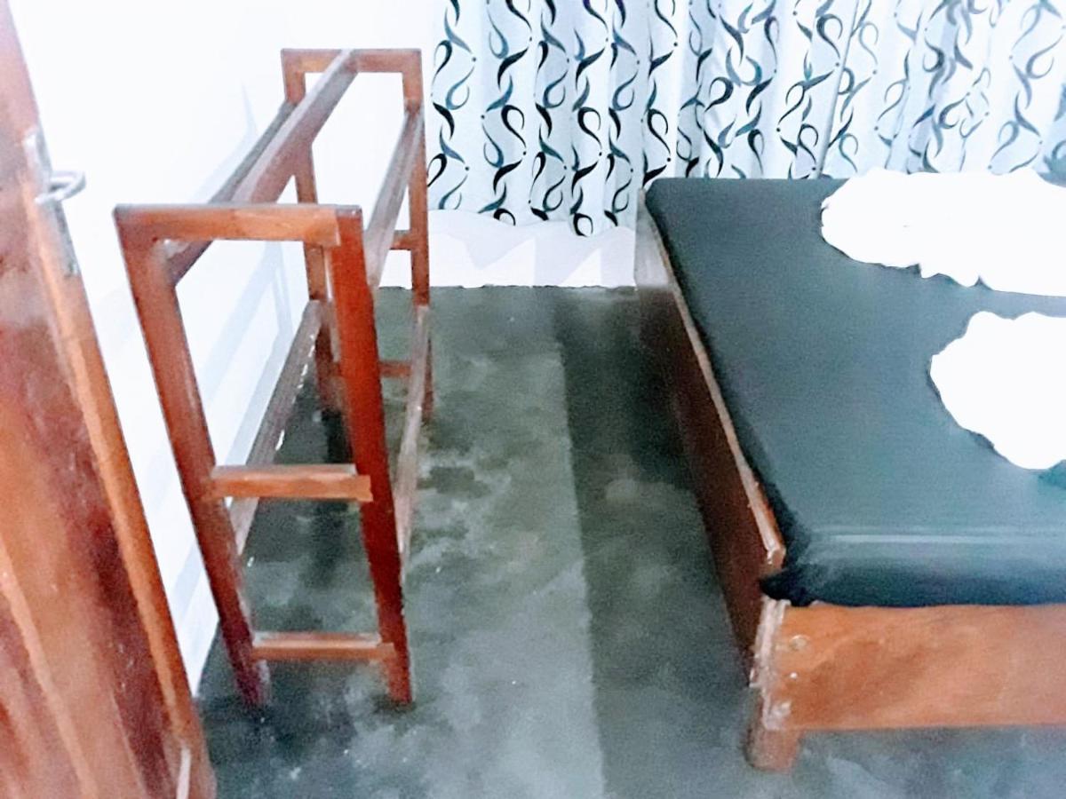 Black And White Kandy Guest House 02 Deiyannewela Ngoại thất bức ảnh
