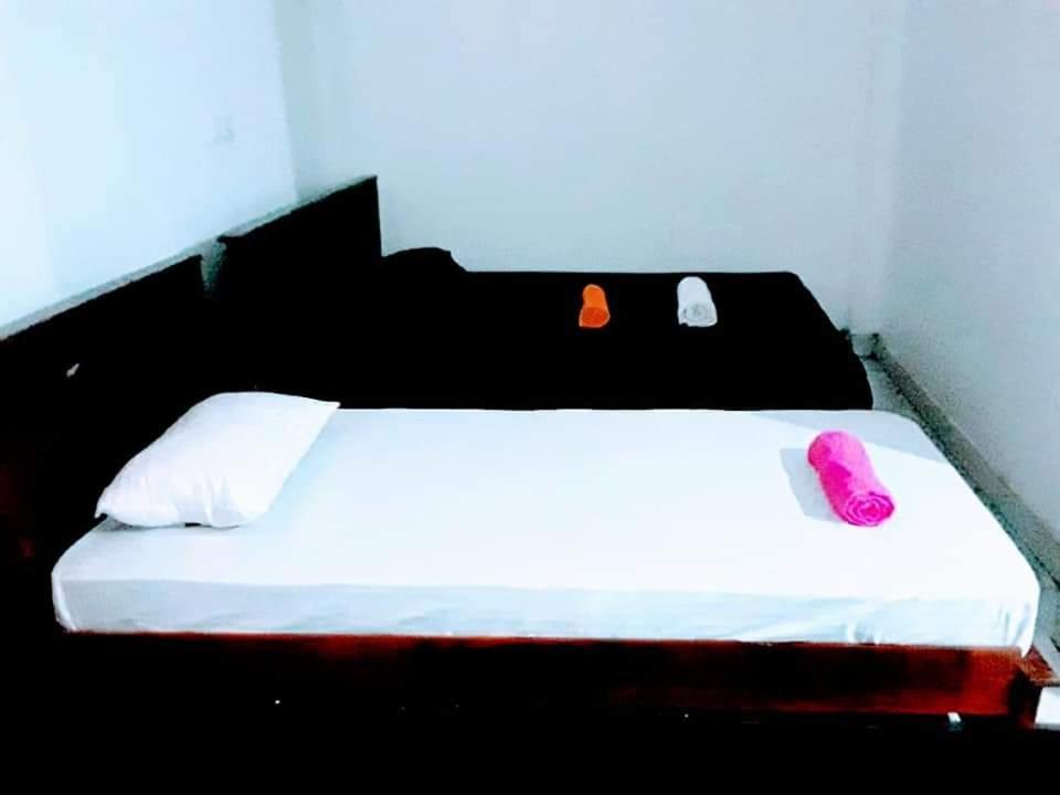 Black And White Kandy Guest House 02 Deiyannewela Ngoại thất bức ảnh