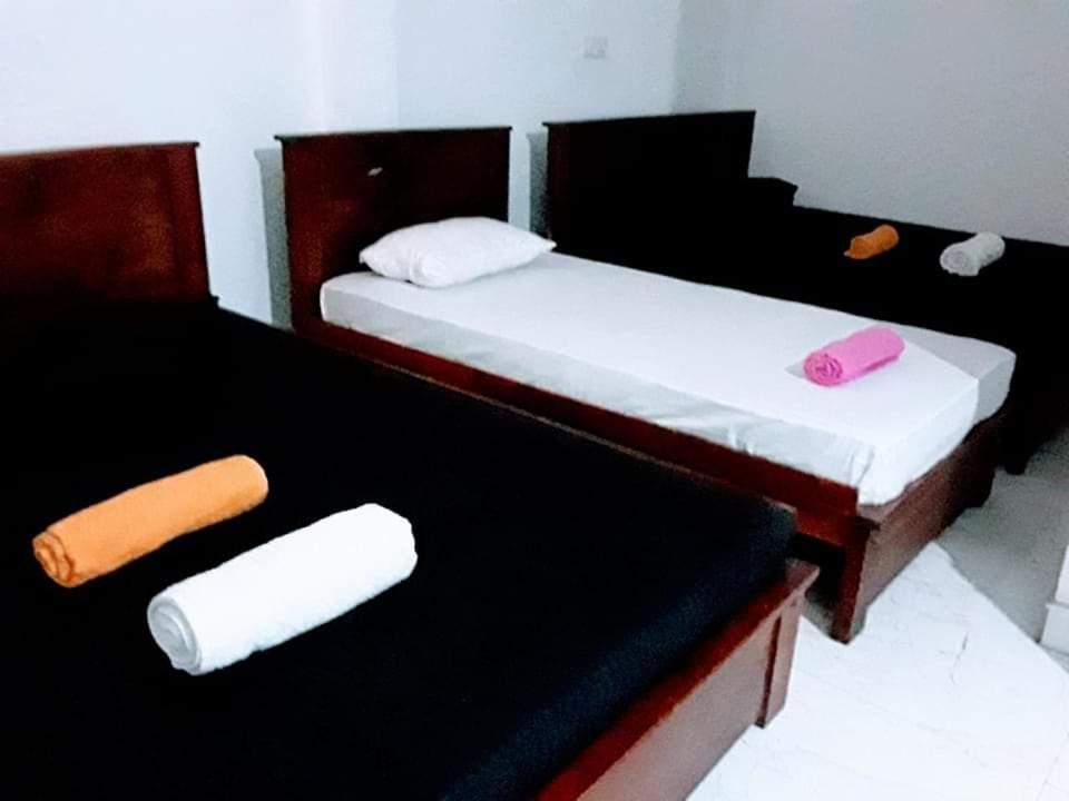 Black And White Kandy Guest House 02 Deiyannewela Ngoại thất bức ảnh